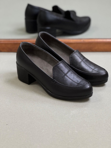 کفش طبی زنانه مدل بافتی پاشنه 5 سانتی