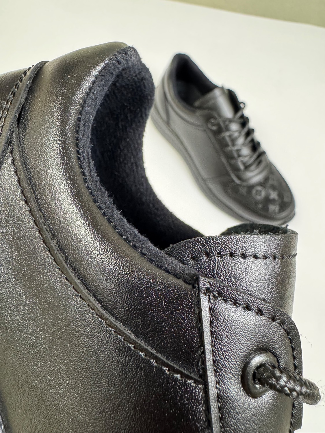 سایز 41 تعداد محدود در صورت نیاز تو <<تماس با ما>> و یا پیج اینستاگرام<> اطلاع بدید.