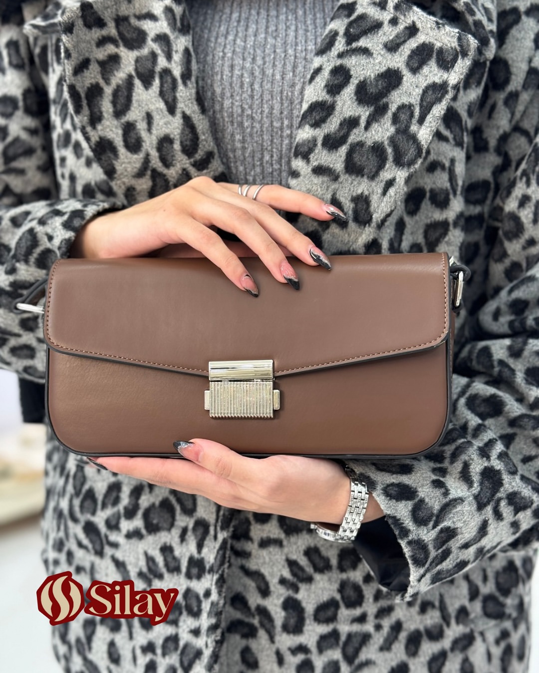 کیف چرم وارداتی زنانه دوشی مدل لیدوما قهوه ای