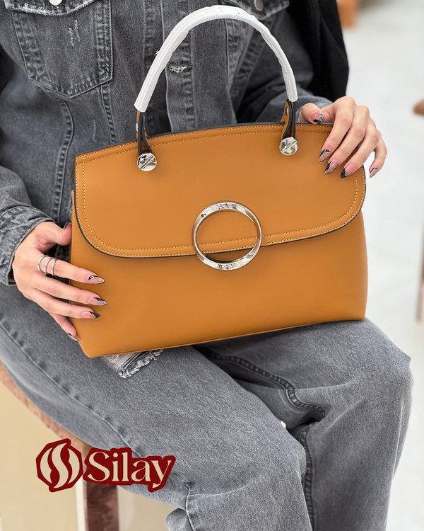 کیف زنانه چرم وارداتی یراق دایره ای مدل سلین عسلی