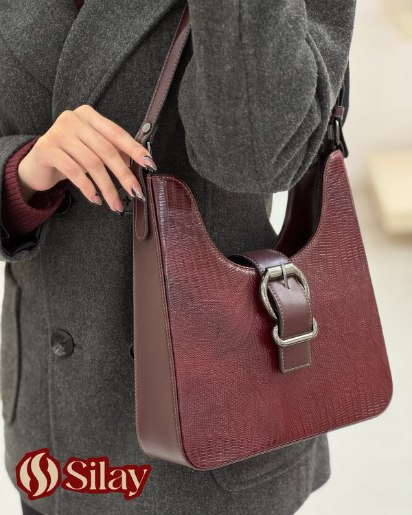 کیف چرم طبیعی زنانه دیبا مدل کمربندی دوشی زرشکی