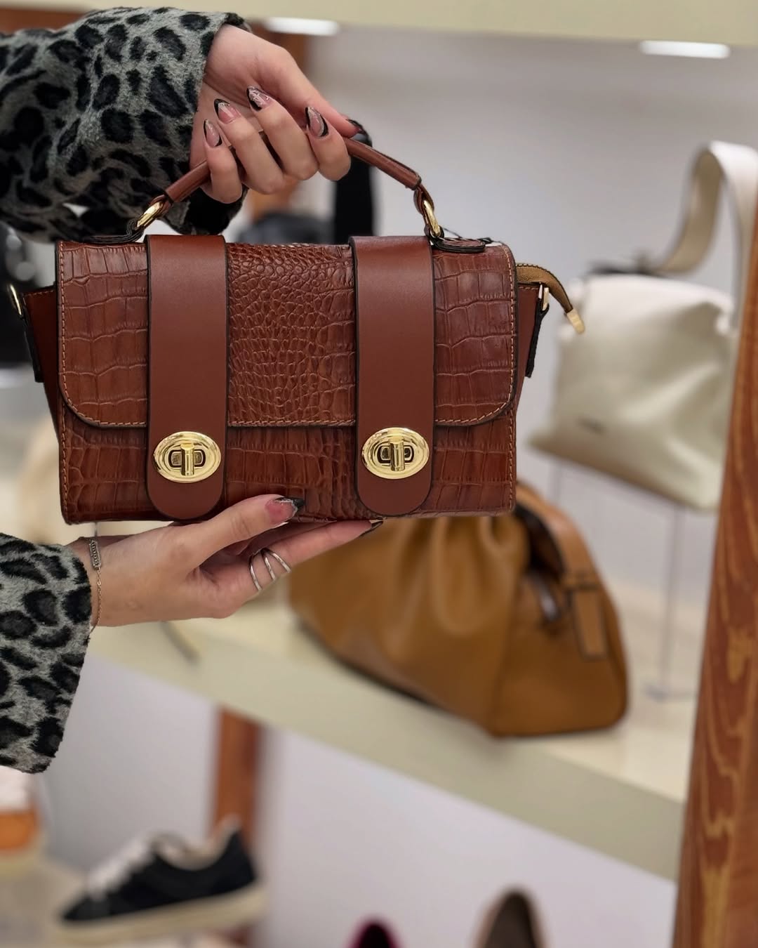 کیف چرم طبیعی دستی زنانه عسلی