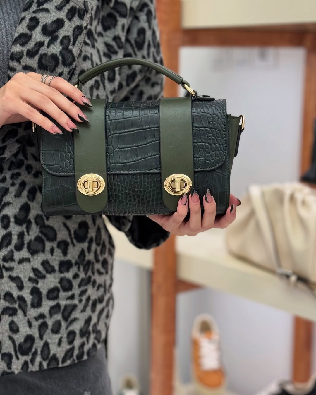 کیف چرم طبیعی دستی زنانه یشمی