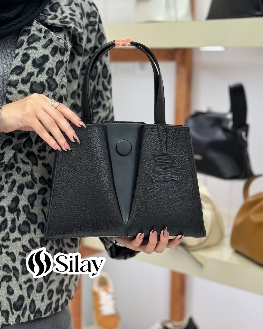 کیف چرم طبیعی زنانه دیبا مدل دکه ای رنگ مشکی