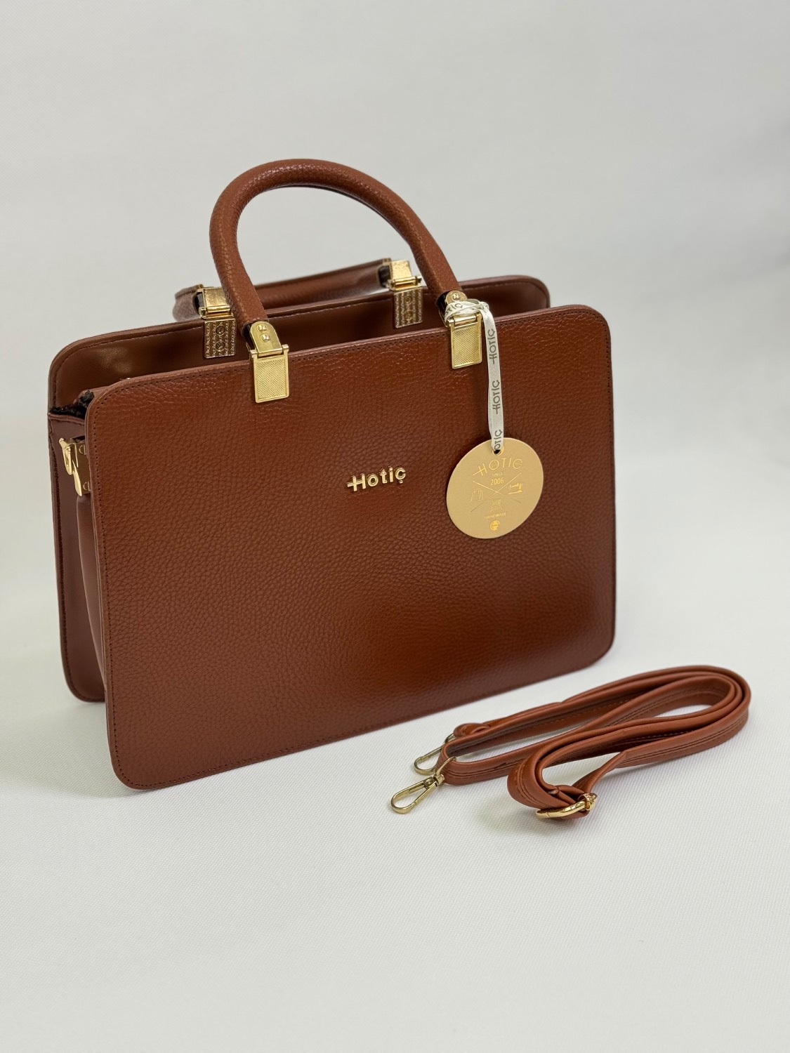 کیف زنانه مربعی رسمی چرم ترکیبی یراق وارداتی عسلی