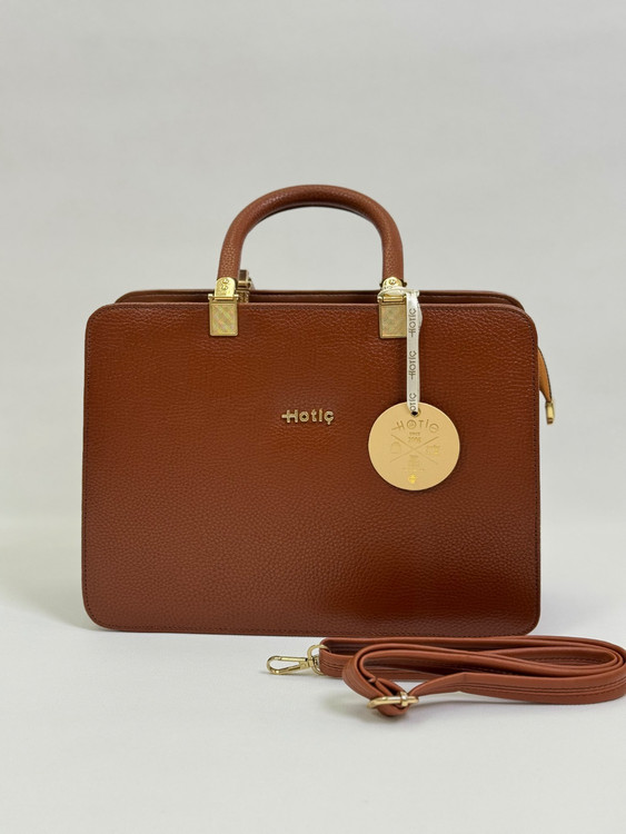 کیف زنانه مربعی رسمی چرم ترکیبی یراق وارداتی عسلی