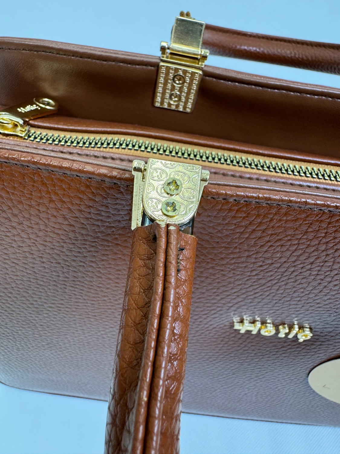 کیف زنانه مربعی رسمی چرم ترکیبی یراق وارداتی عسلی