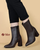 نیم بوت زنانه پاشنه دار مدل کلاسیک قهوه ای با زیپ جانبی