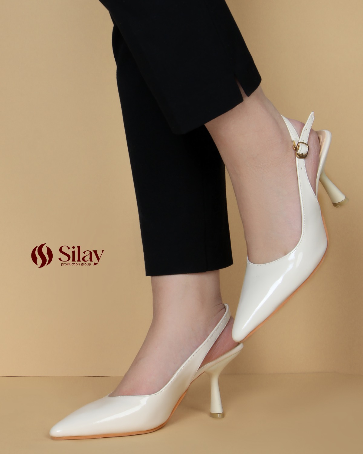 کفش ورنی پشت باز پاشنه 7 سانت کرم