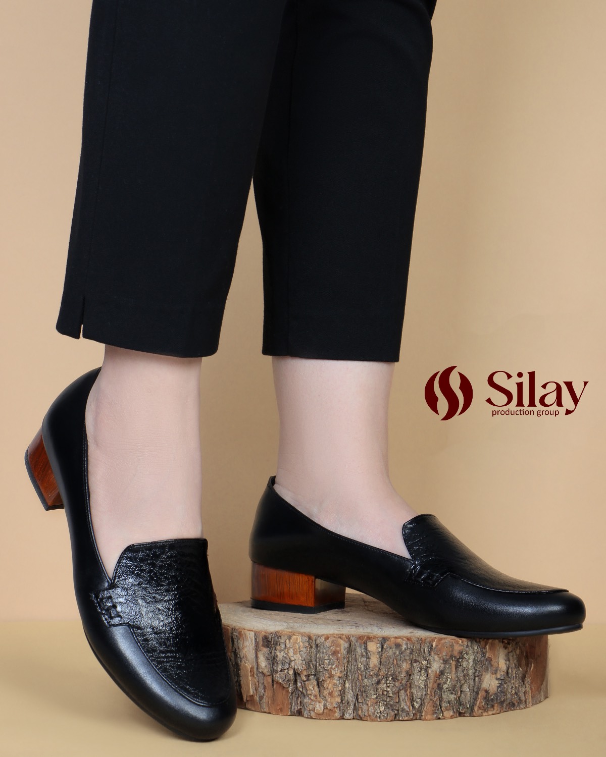 کفش زنانه مدل پاشنه چوبی کد 83 پاشنه 4 سانتی دوخت مشکی