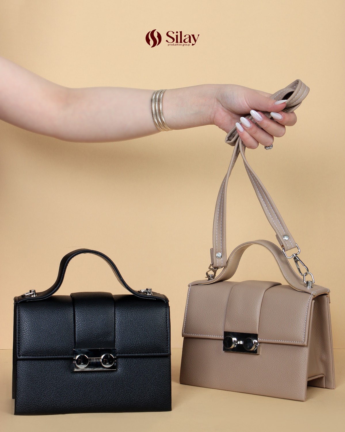 کیف زنانه یراق قفلی دو دکمه مشکی و نسکافه ای