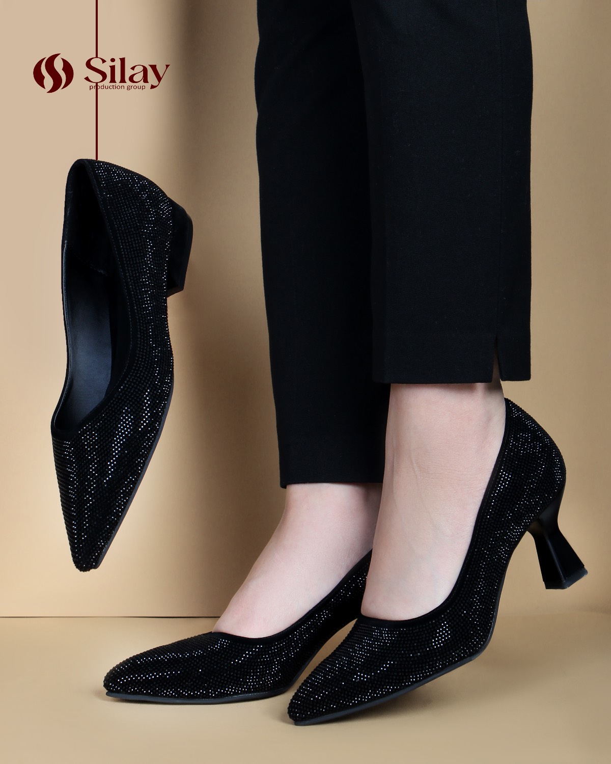 کفش زنانه نگین‌دار پاشنه ۷ سانتی شیک و مجلسی مشکی