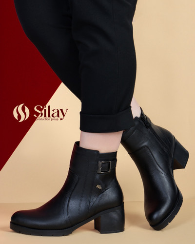 نیم بوت زنانه بغلکمربندی با زیره طبی و فنردار