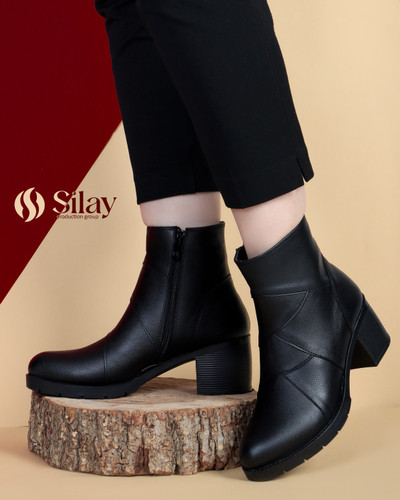 نیم بوت زنانه مدل چهلتیکه با زیره طبی فنردار