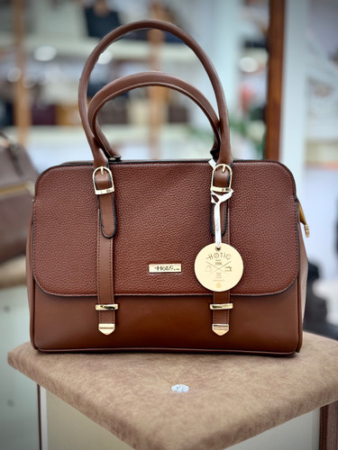 کیف زنانه هاتیج مدل یراق کمربندی با بند بلند عسلی