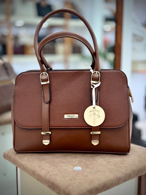 کیف زنانه هاتیج مدل یراق کمربندی با بند بلند عسلی