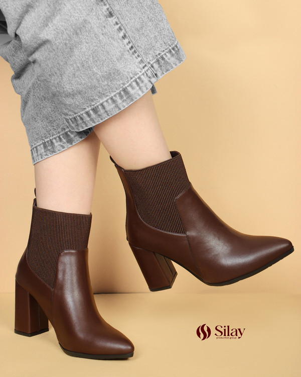 نیم بوت زنانه کشی شبروی پشت چرم با پاشنه ۷ سانتی SIS و زیره نئولایت قهوه ای