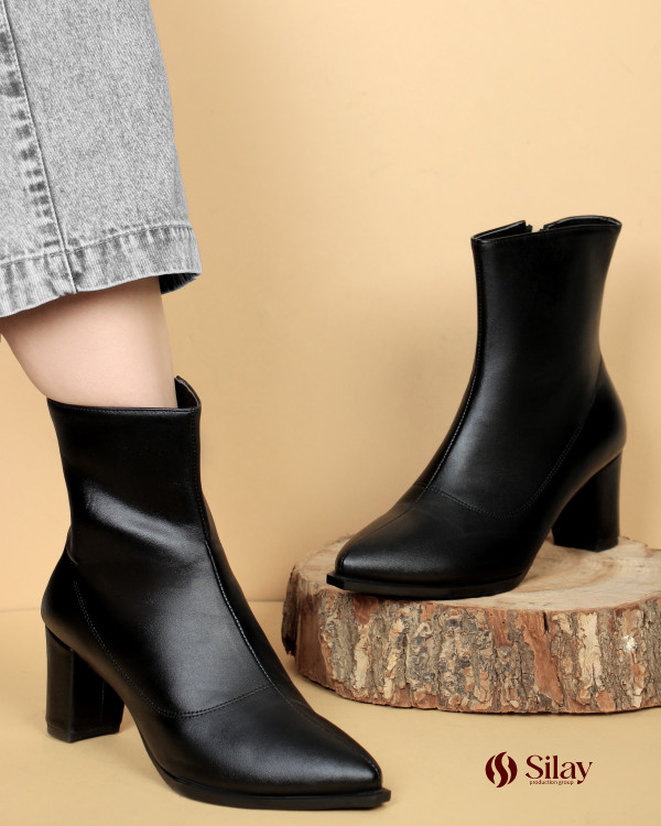 نیم بوت نوک تیز بغل زیپ پاشنه 7 سانتی مشکی