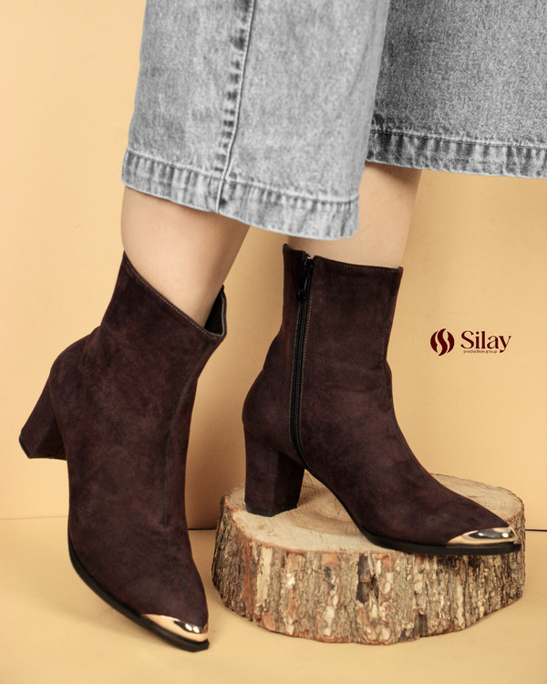 نیم بوت زنانه سوئیت وارداتی | نوک طلایی | پاشنه ۷ سانتی | ساق ۲۱ سانتی | قهوهای