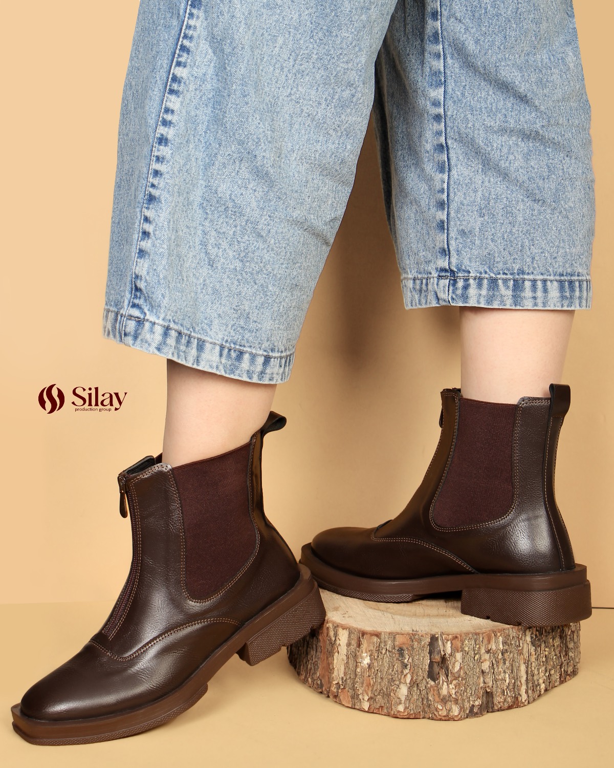 نیم بوت زنانه چرمی کش‌دار جلو زیپ زیره شکلاتی
