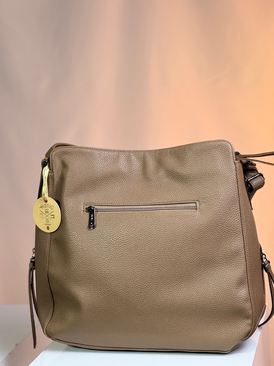 کیف زنانه چرم وارداتی برند هاتیج کد 270 رنگ بندی نسکافه ای