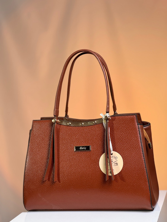 کیف زنانه چرم وارداتی برند هاتیج کد 312 رنگ بندی عسلی