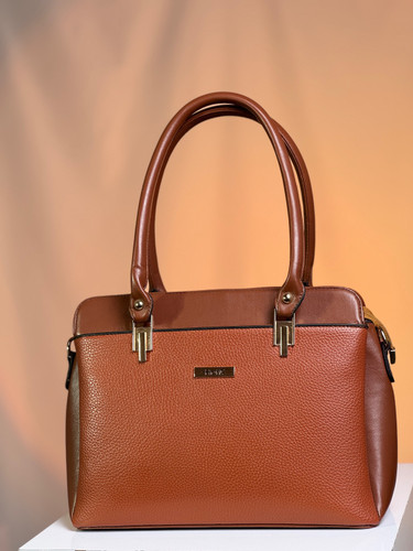 کیف زنانه چرم وارداتی برند هاتیج کد 285 رنگ بندی عسلی