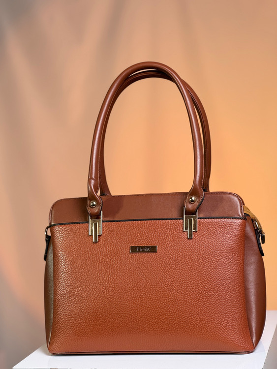 کیف زنانه چرم وارداتی برند هاتیج کد 285 رنگ بندی عسلی