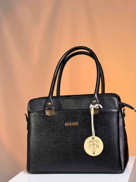 کیف زنانه چرم وارداتی برند هاتیج کد 285 رنگ بندی مشکی