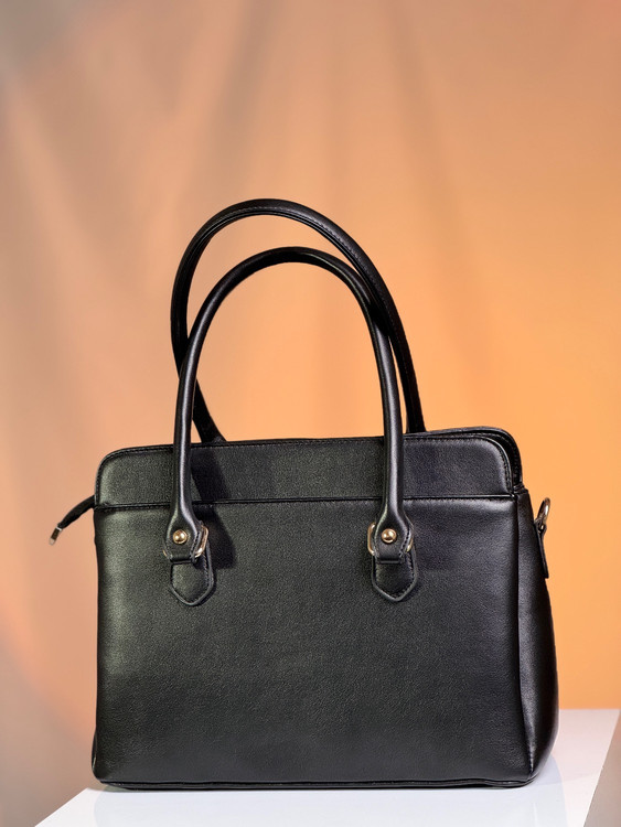 کیف زنانه چرم وارداتی برند هاتیج کد 285 رنگ بندی مشکی