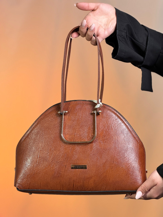 کیف زنانه چرم صنعتی وارداتی برند هاتیج کد 300 رنگبندی عسلی