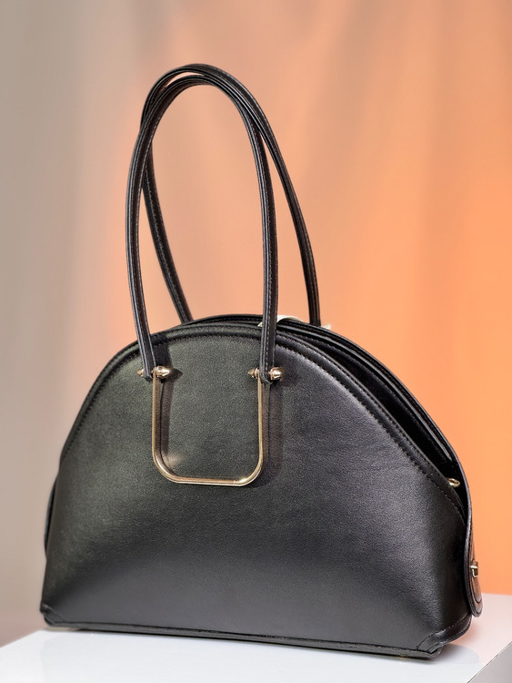 کیف زنانه چرم صنعتی وارداتی برند هاتیج کد 300 رنگبندی مشکی