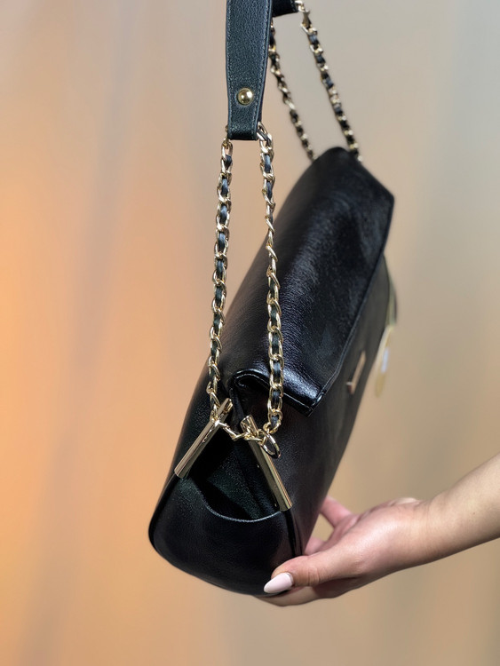 کیف زنانه چرم صنعتی وارداتی برند هاتیج کد 319 رنگ مشکی