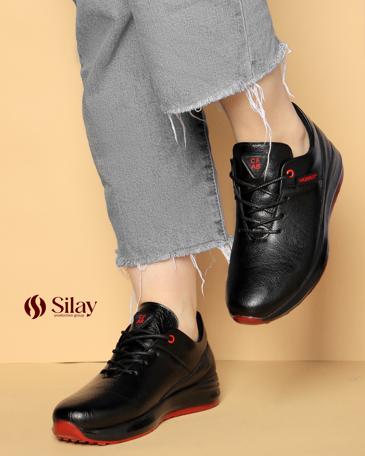 کفش اسپورت زنانه پشت چرم زیره پیو | رنگ مشکی با زیره قرمز