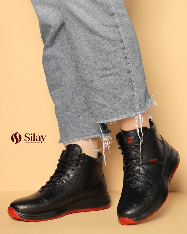 کفش اسپورت زنانه پشت چرم رویه ساده نیم ساق | رنگ مشکی زیره قرمز