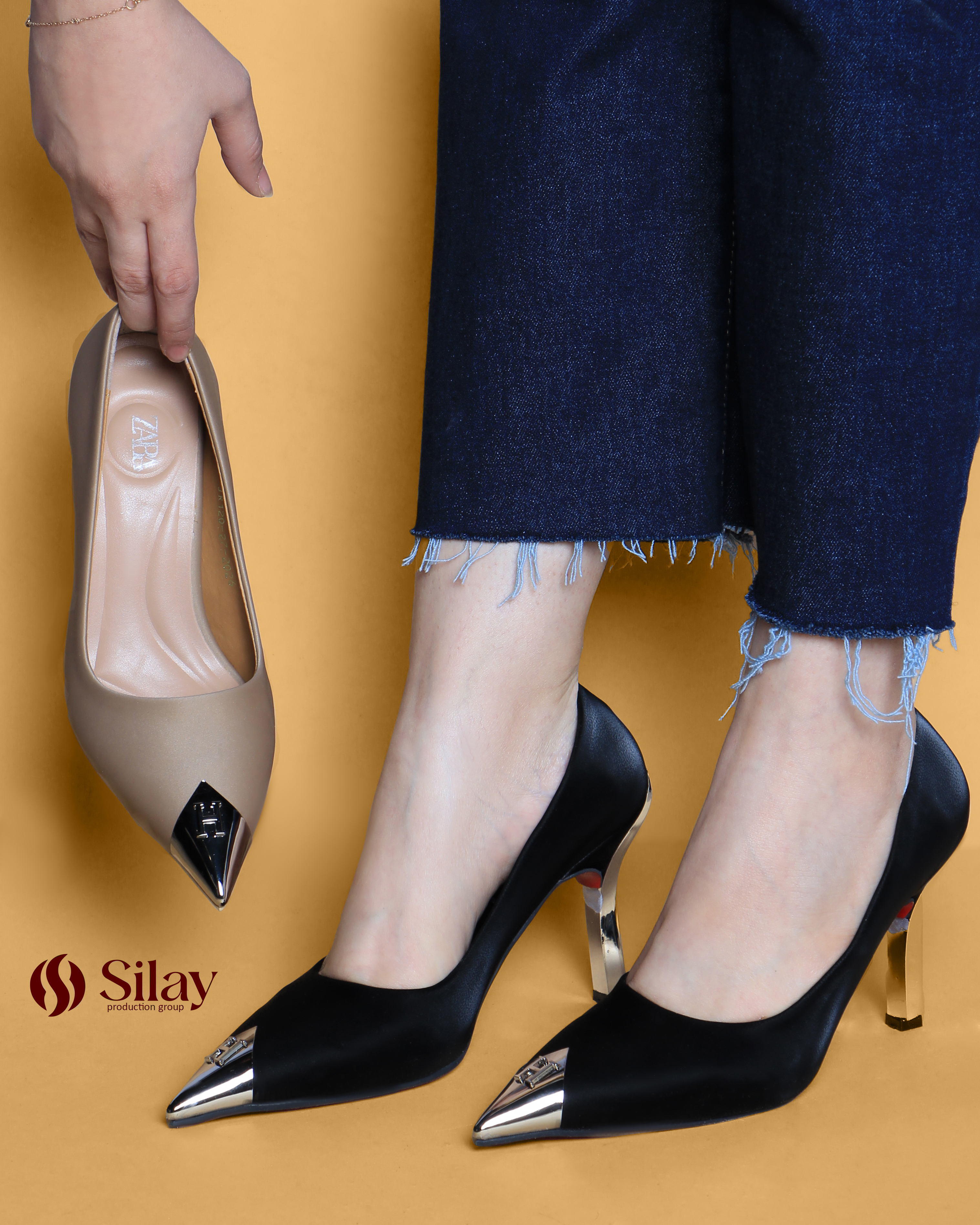 کفش مجلسی زنانه پاشنه ده سانتی نوک یراق | رنگ مشکی و نسکافه ای