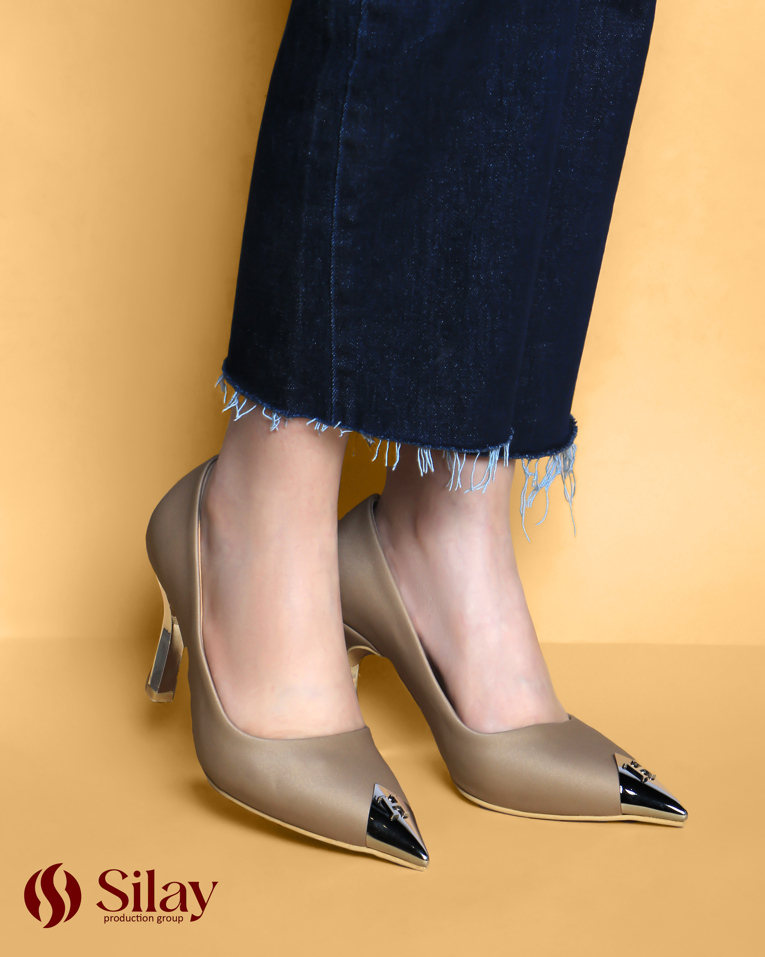 کفش مجلسی زنانه پاشنه ده سانتی نوک یراق | رنگ نسکافه ای