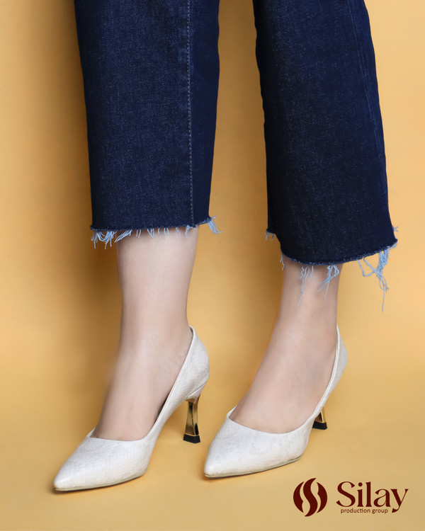 کفش مجلسی زنانه پاشنه 7 سانتی رویه پیتون وارداتی کرم