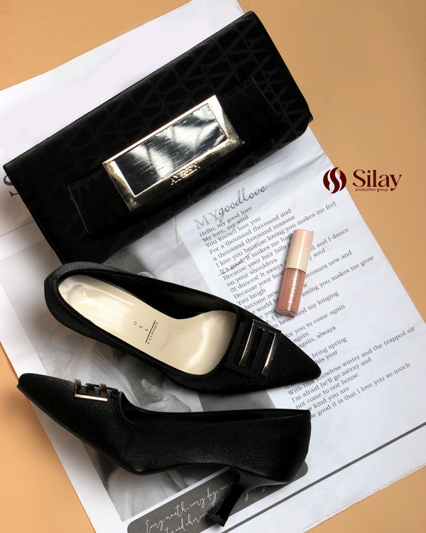 کفش مجلسی زنانه پاشنه 6 سانتی یراق یو رنگ مشکی