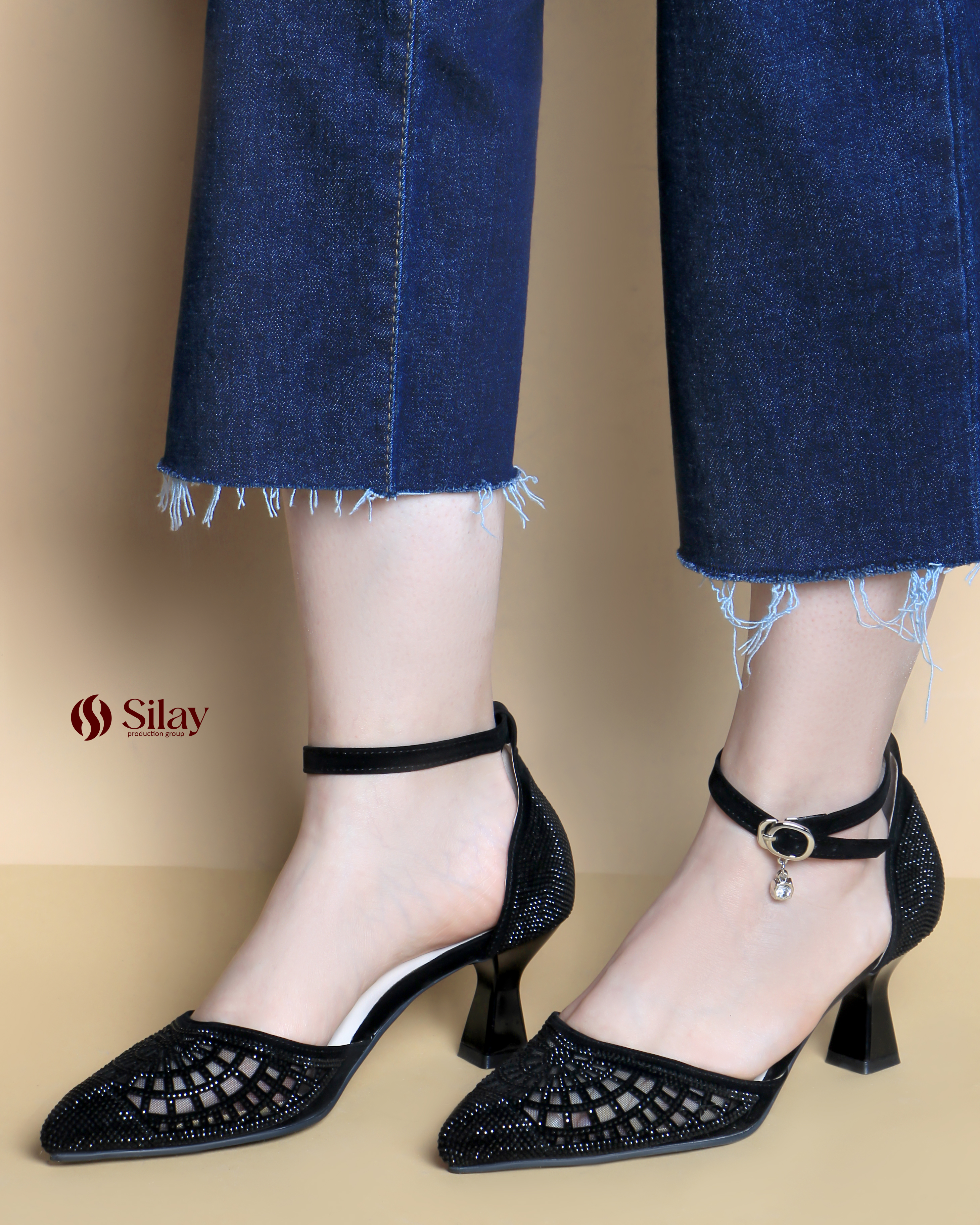 کفش مجلسی زنانه پاشنه 6 سانتی نگین کاری بغل باز | رنگ مشکی توری نگین