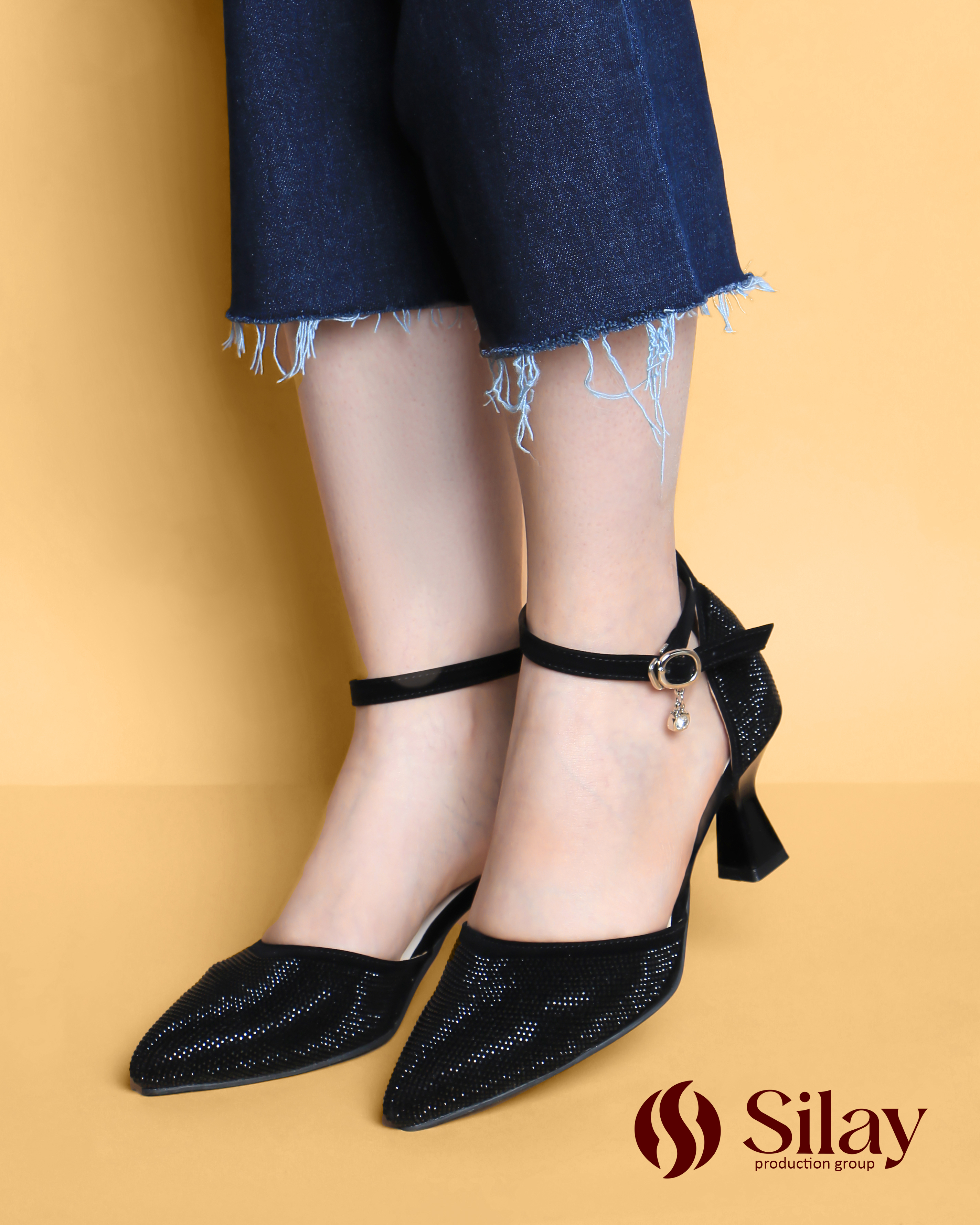 کفش مجلسی زنانه پاشنه 6 سانتی نگین کاری بغل باز | رنگ مشکی