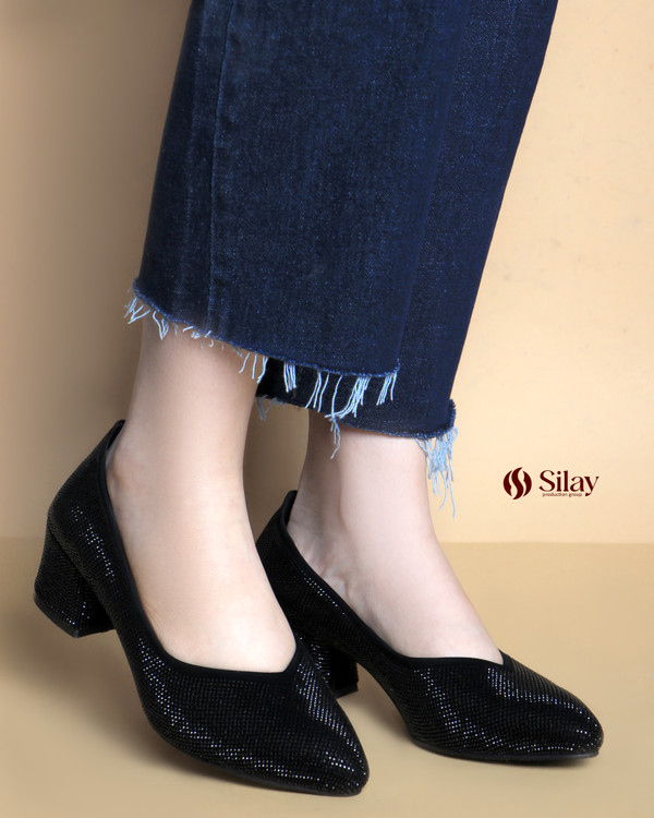 کفش مجلسی زنانه پاشنه 4 سانتی رویه نگین کاری شده | رنگ مشکی
